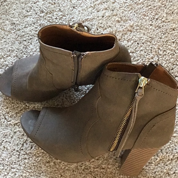 XOXO Shoes - Xoxo peep toe booties